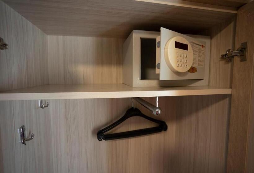 سوئیت خانواده 2 خوابه, Tashkonak Studio Suites