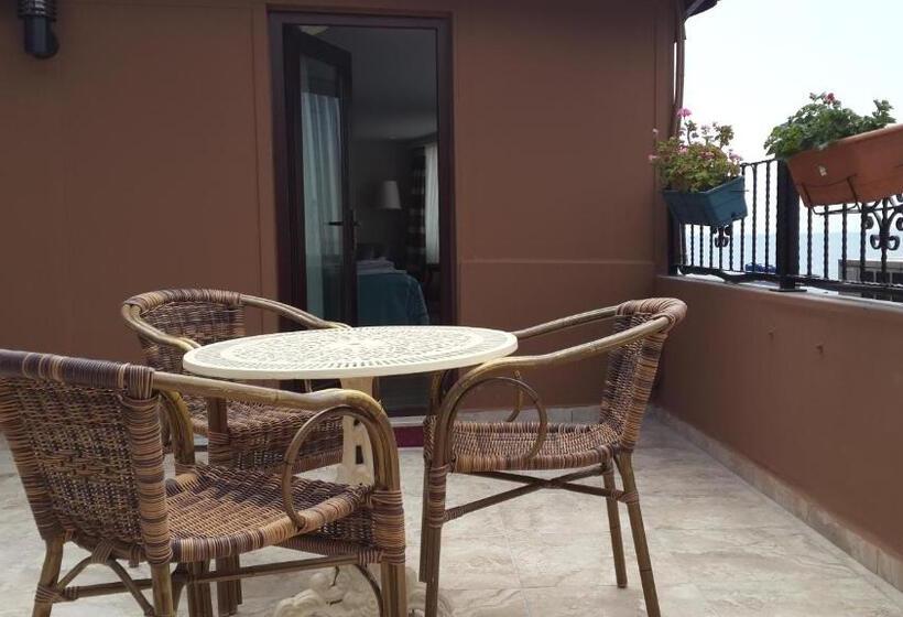 آپارتمان 1 خوابه با چشم‌انداز دریا, Tashkonak Studio Suites