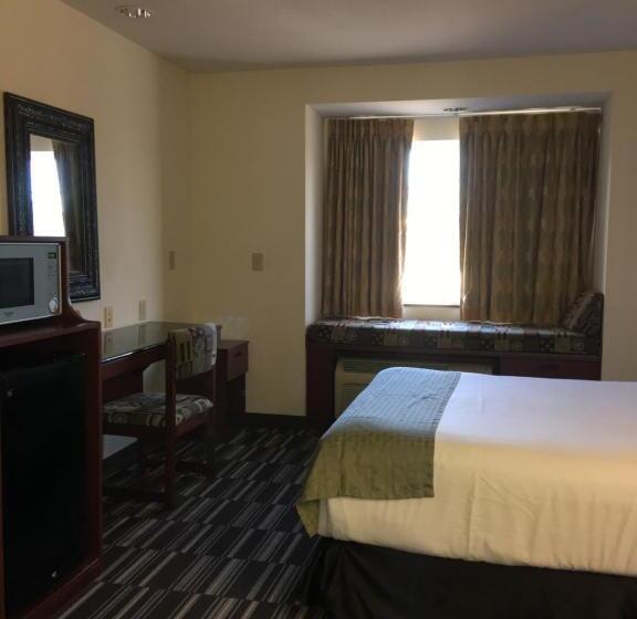 Suite Adaptada para personas con movilidad reducida, Microtel Inn & Suites By Wyndham Indianapolis Airport