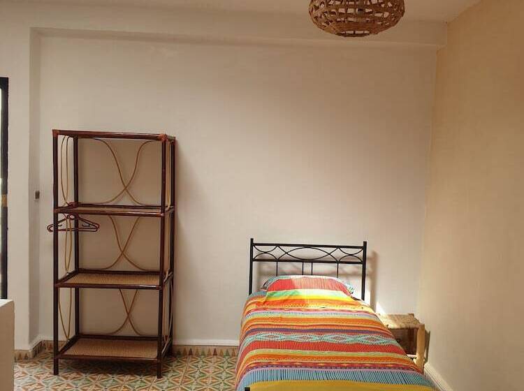 חדר משפחתי, Magdoul