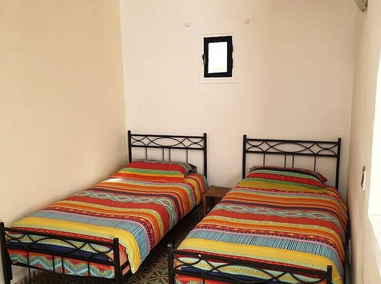 חדר משפחתי, Magdoul