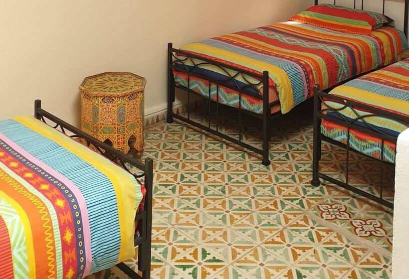 חדר משפחתי, Magdoul