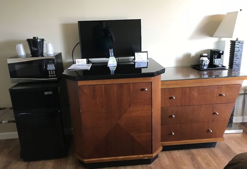 带2个双人床的标准工作室, White Birches Motel