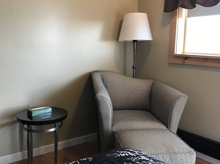 带2个双人床的标准工作室, White Birches Motel