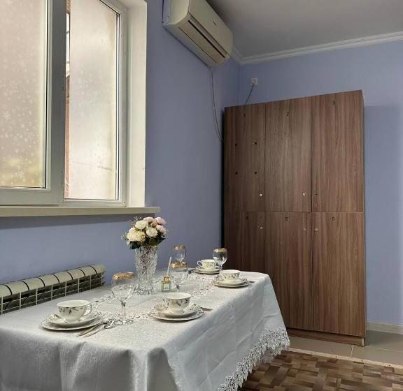 تختخواب در اتاق مشترک, Joy