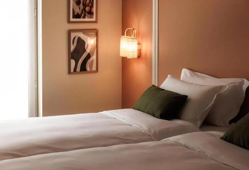 سوئیت جونیور با تخت بزرگ, Grand Hotel D Orange, Bw Signature Collection