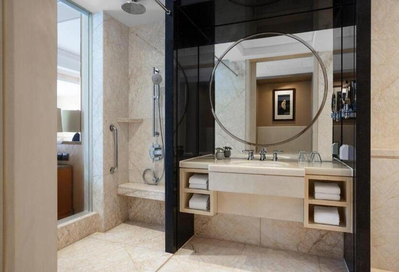 带大床的豪华间, Guangzhou Marriott Hotel Tianhe