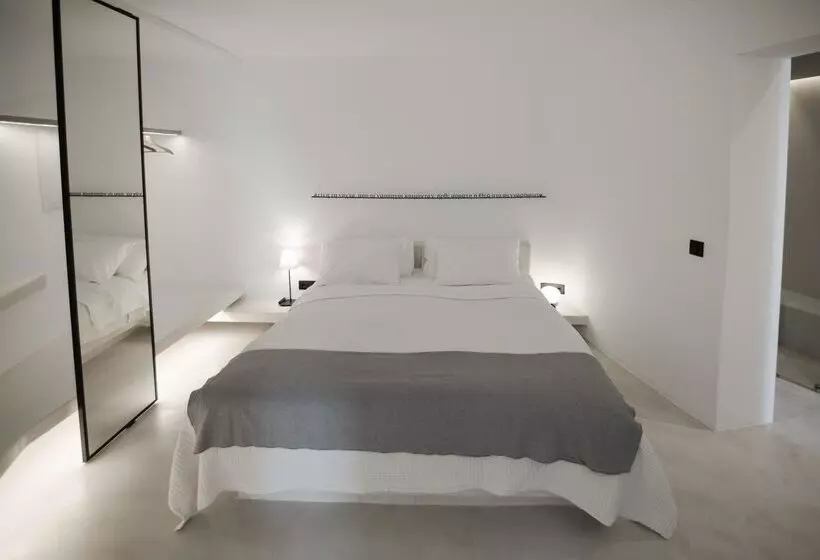 سوئیت با چشم‌انداز, Ikies Santorini