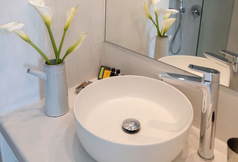 سوئیت با چشم‌انداز, Ikies Santorini