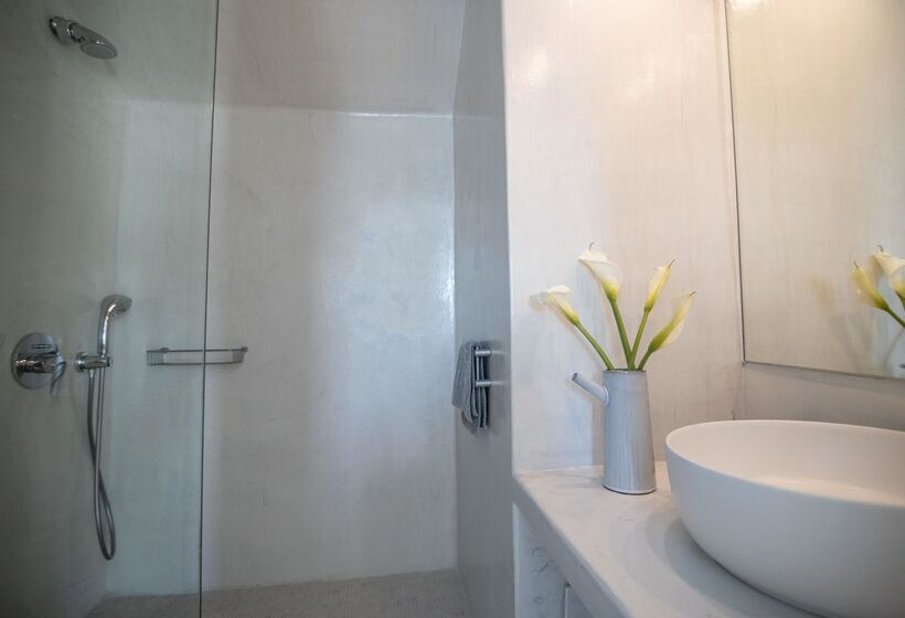 سوئیت با چشم‌انداز, Ikies Santorini