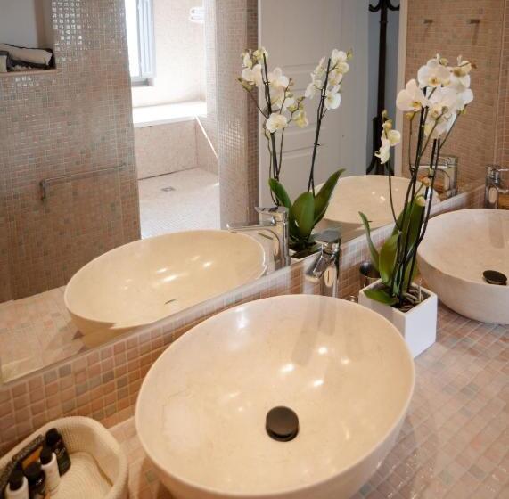 سوئیت با چشم‌انداز, Ikies Santorini