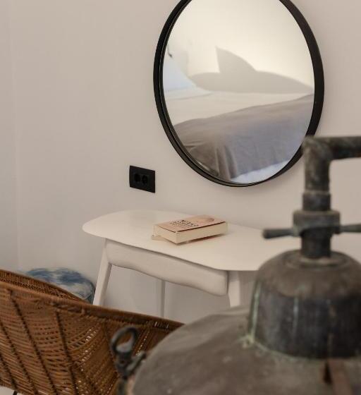 سوئیت با چشم‌انداز, Ikies Santorini