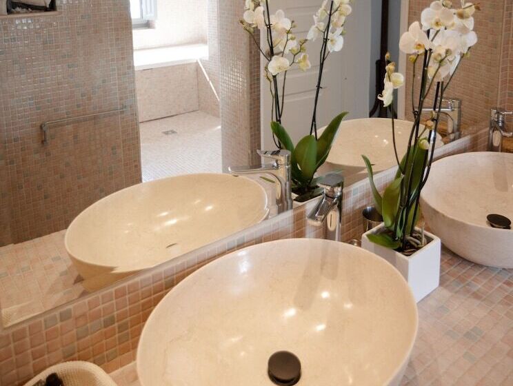 سوئیت با چشم‌انداز, Ikies Santorini