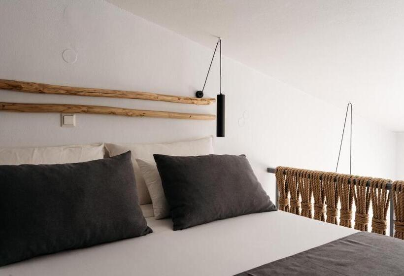 패밀리 아파트, Petradi Beach Lounge