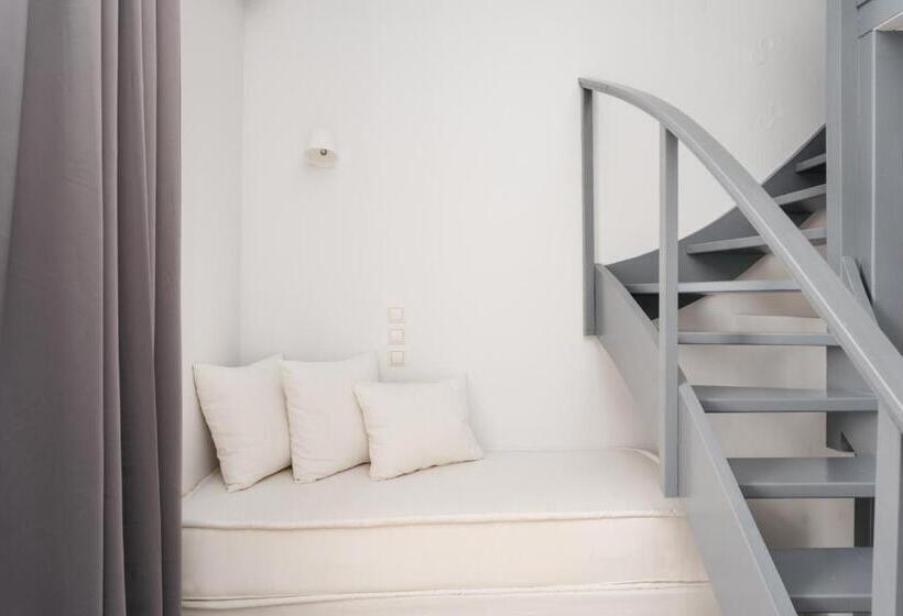 패밀리 아파트, Petradi Beach Lounge