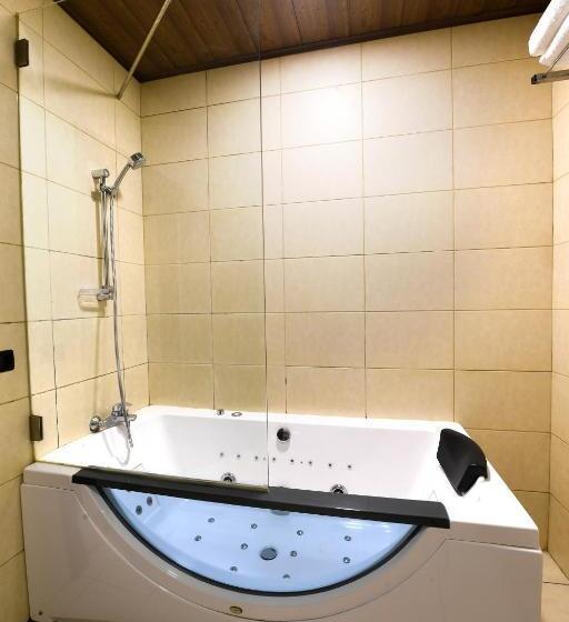 اتاق لوکس, Reston