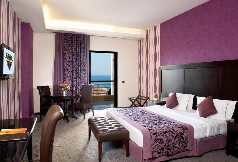 اتاق لوکس, Reston