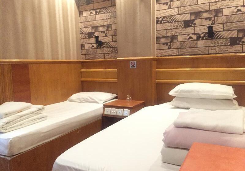 デラックストリプルルーム, New Garden Hostel