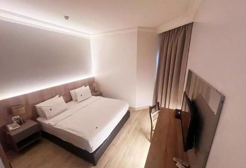 سوییت با چشم‌انداز دریا, Ny Suites
