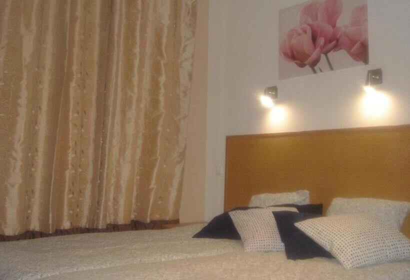 اتاق استاندارد سه نفره, Downtown Guest House