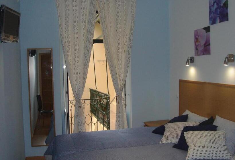 اتاق استاندارد سه نفره, Downtown Guest House