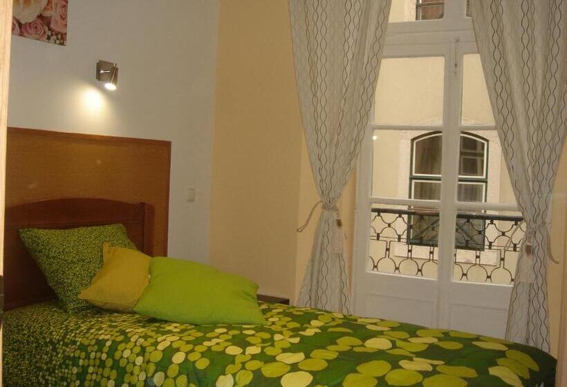 اتاق استاندارد سه نفره, Downtown Guest House