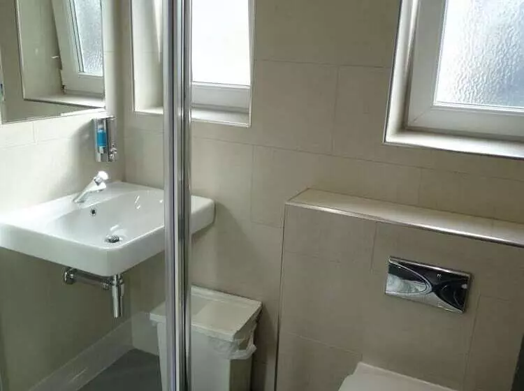 اتاق استاندارد با سرویس بهداشتی مشترک, The Riverhouse
