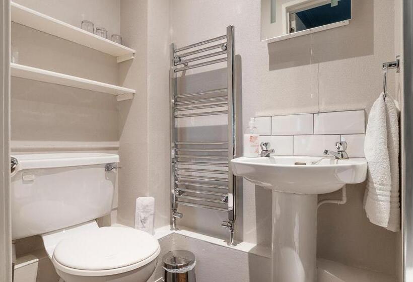 اتاق استاندارد سه نفره, Aynetree Guest House
