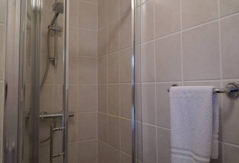 标准单人间, Castle House Guest House