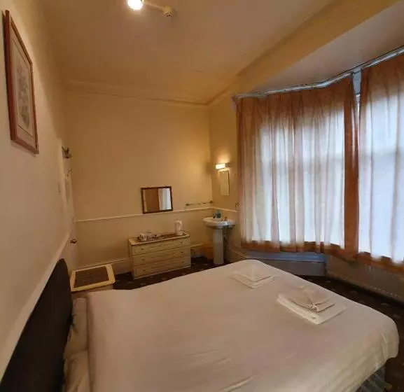 اتاق استاندارد, The Handforth Lodge