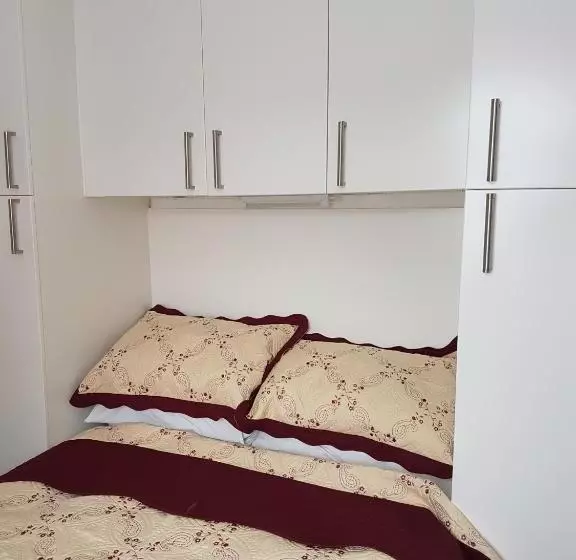 آپارتمان 1 خوابه همکف, The Handforth Lodge