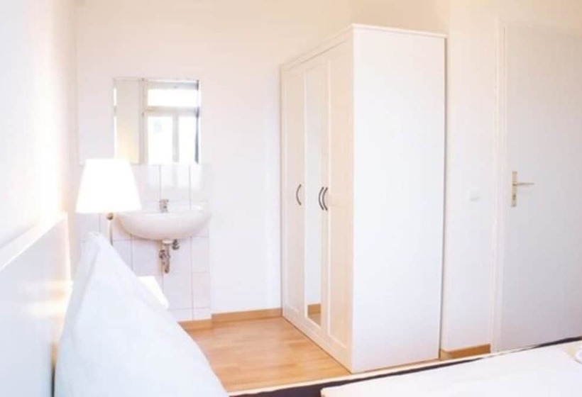 Трехместный Номер Стандарт Совместная Ванная, Shivas City Apart