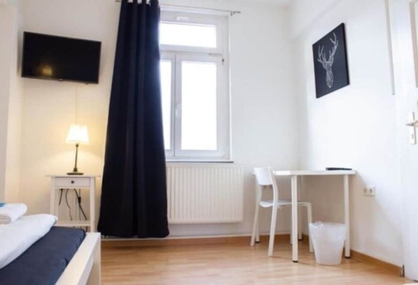 Номер Стандарт Четырехместный Совместный Санузел, Shivas City Apart