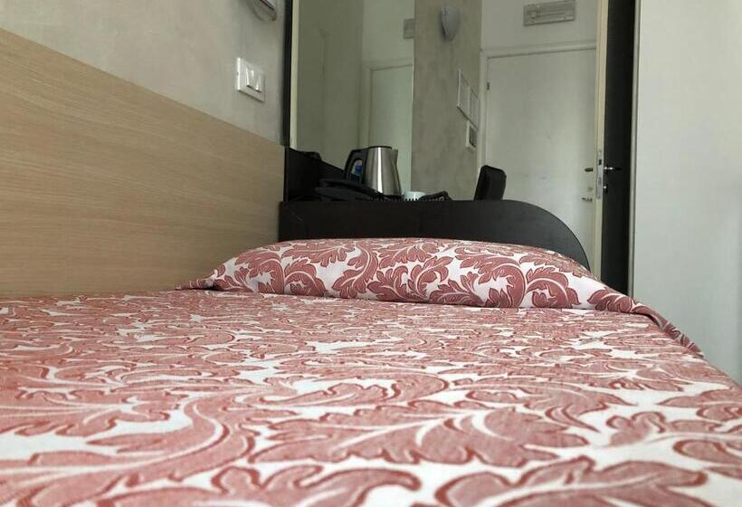 اتاق استاندارد یک نفره, Brenta Milano