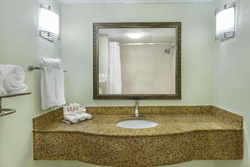 جناح سرير كينج, Clarion Pointe South Boston  Danville East