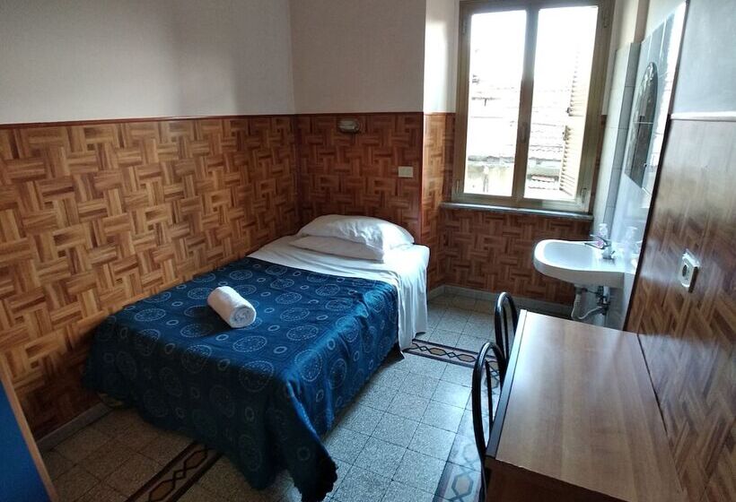 חדר סטנדרד יחיד חדר אמבטיה משותף, Cressy