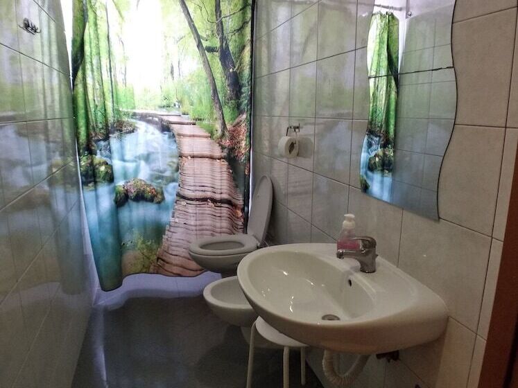 חדר סטנדרט לשלושה עם חדר אמבטיה משוף, Cressy