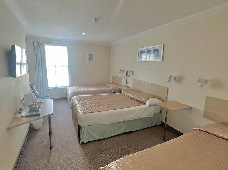 Семейный Номер, Eastbourne Riviera