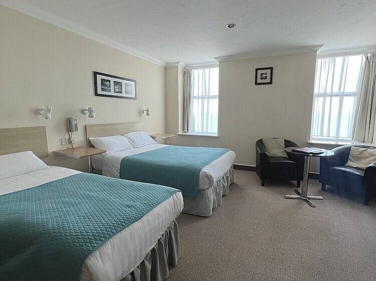 חדר משפחתי נוף לים, Eastbourne Riviera