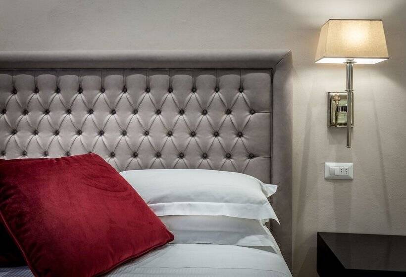 اتاق استاندارد سه نفره, Emma Small Luxury