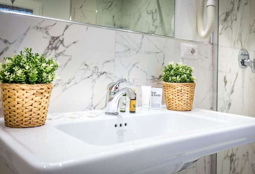 اتاق استاندارد سه نفره, Emma Small Luxury