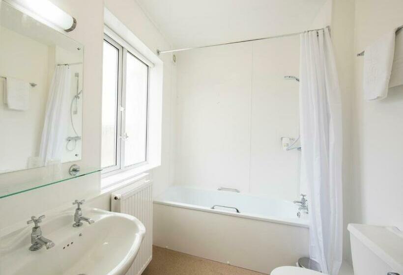 家庭间, Half Moon, Sherborne By Marston's Inns