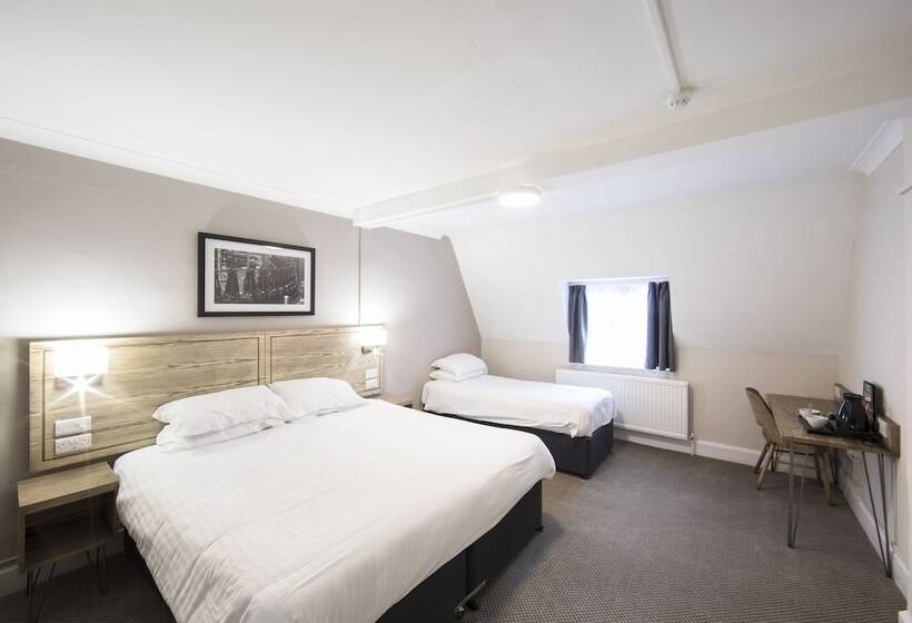 家庭间, Half Moon, Sherborne By Marston's Inns