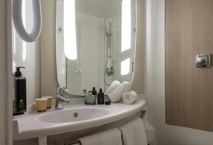 חדר סטנדרט, Ibis Golfe De Sainttropez