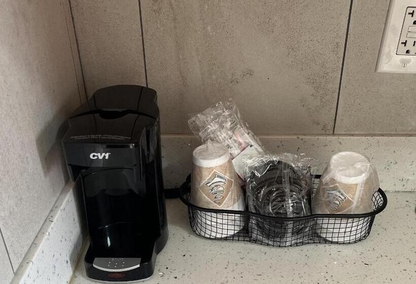 디럭스 룸 킹사이즈 침대, Red Roof Inn & Suites Newport News