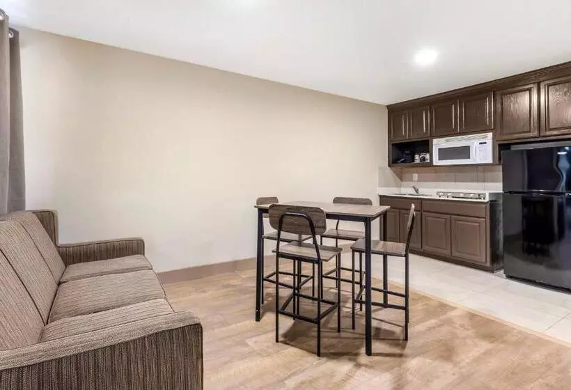 スイート, Red Roof Inn & Suites Newport News