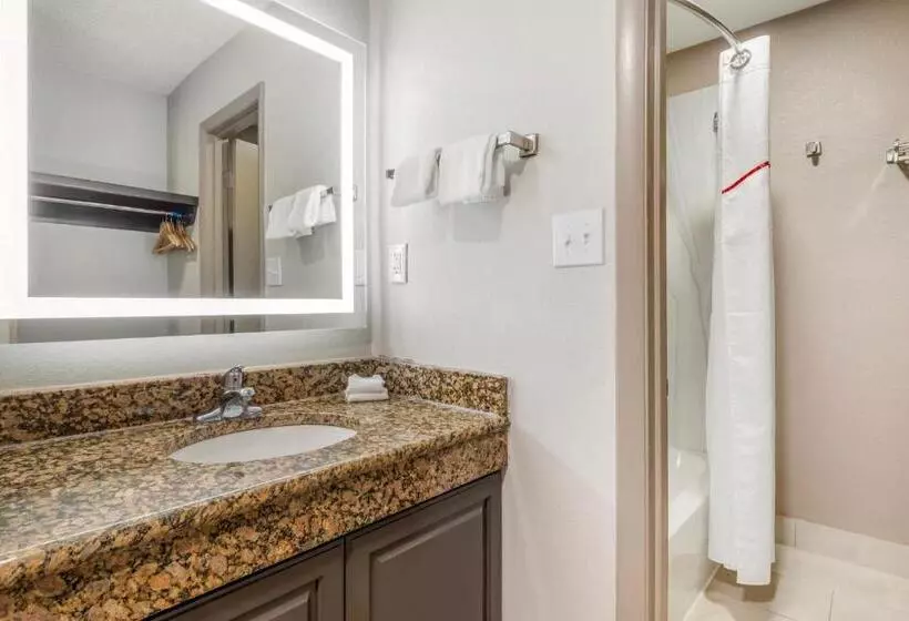 スイート, Red Roof Inn & Suites Newport News