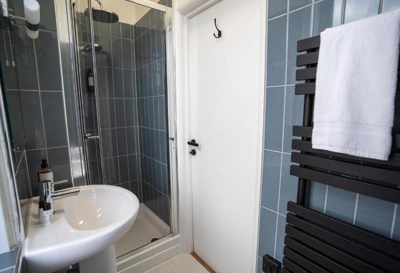 חדר בסיסי, Selina Margate