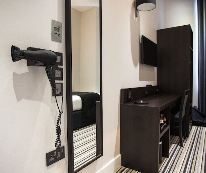 标准三人间, The W14 Kensington