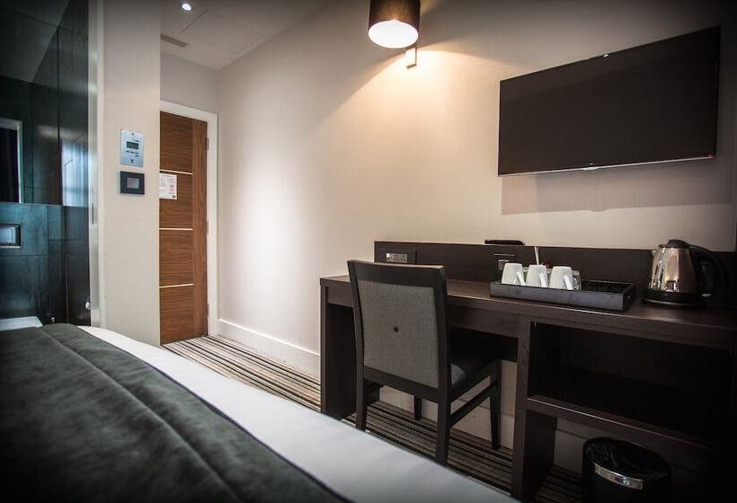 标准三人间, The W14 Kensington